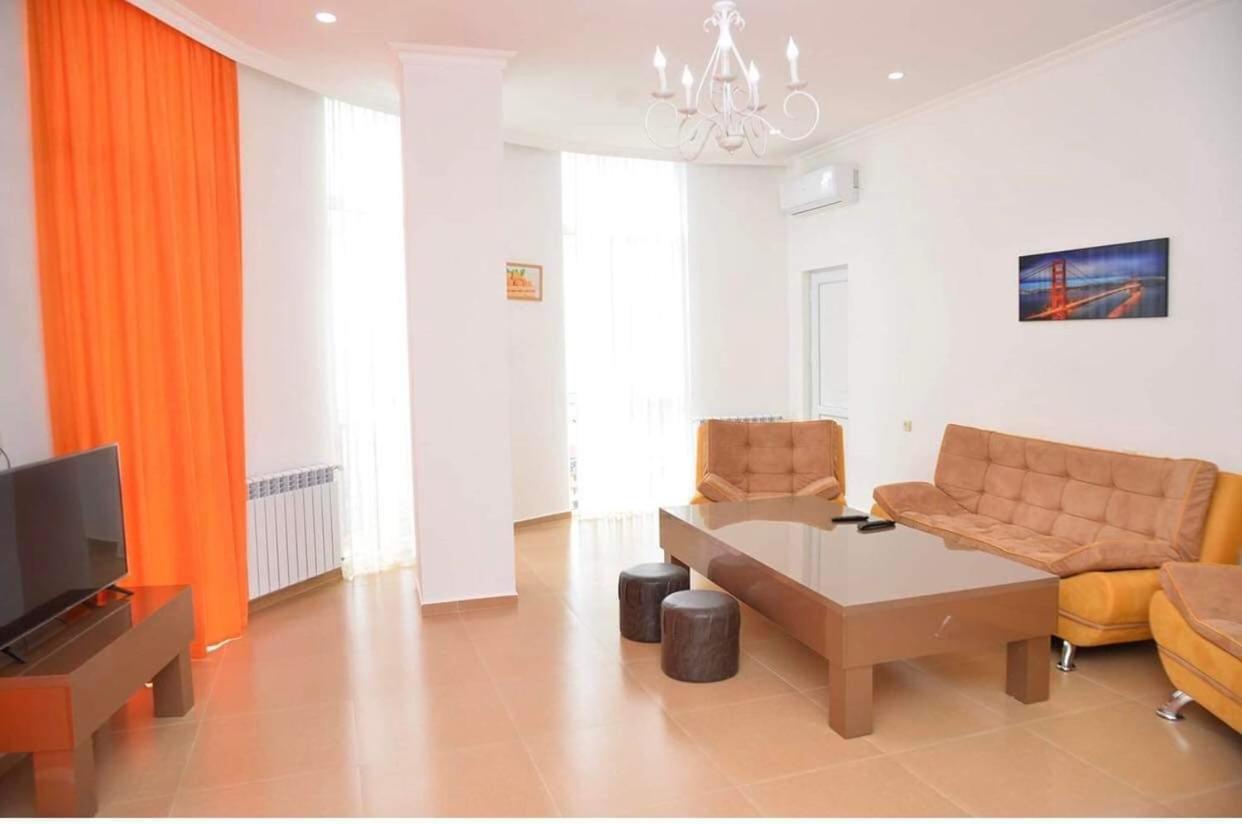 Orange Home Hotel Batumi Exteriör bild