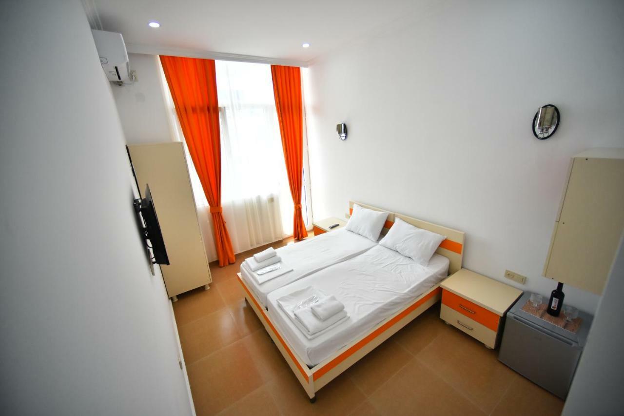 Orange Home Hotel Batumi Exteriör bild