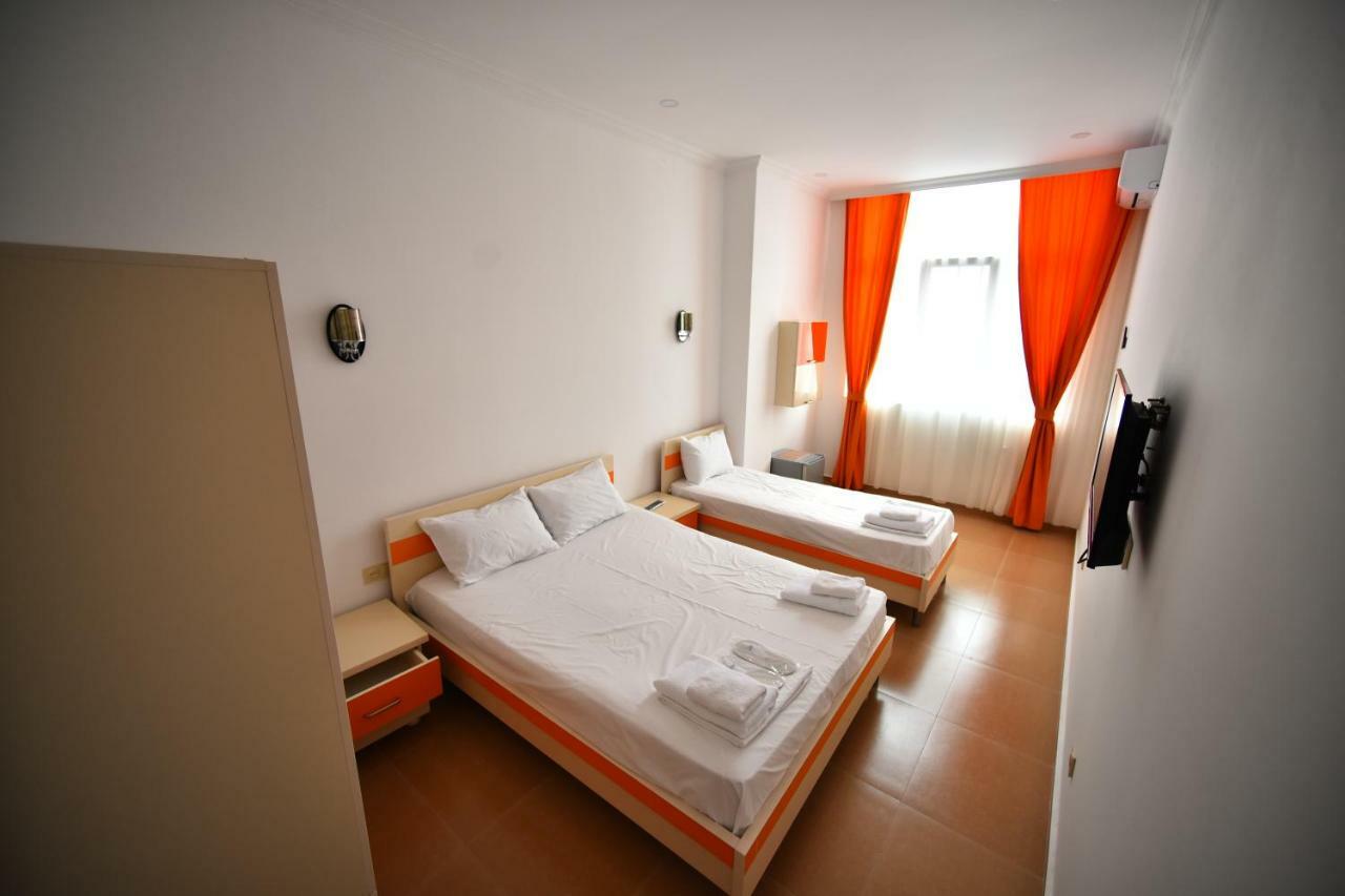 Orange Home Hotel Batumi Exteriör bild