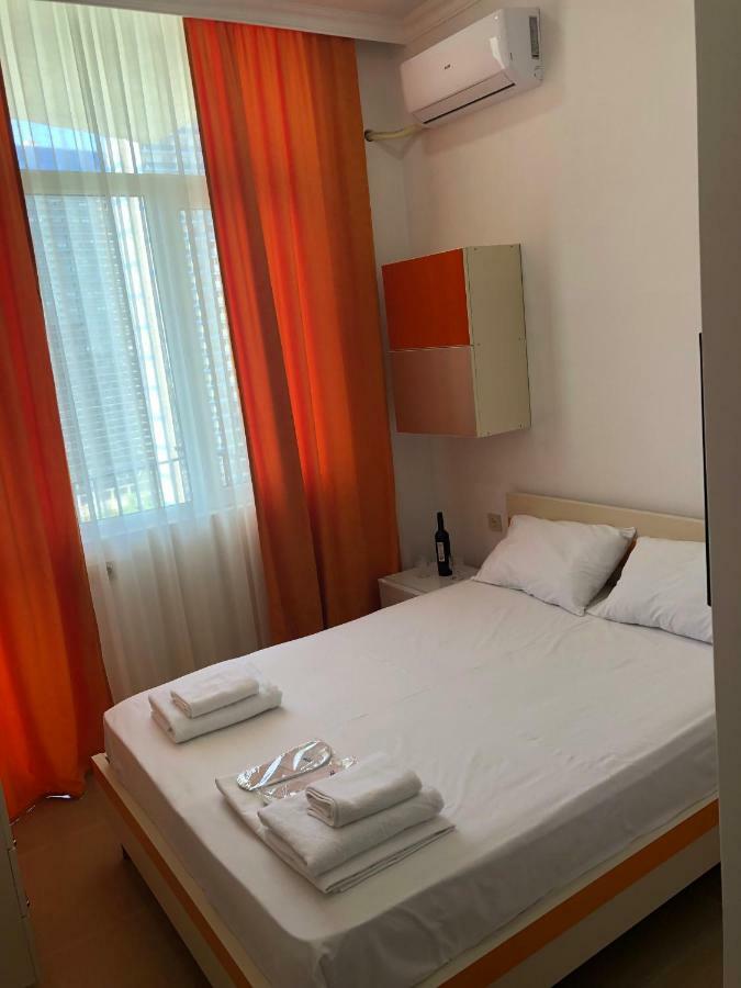 Orange Home Hotel Batumi Exteriör bild