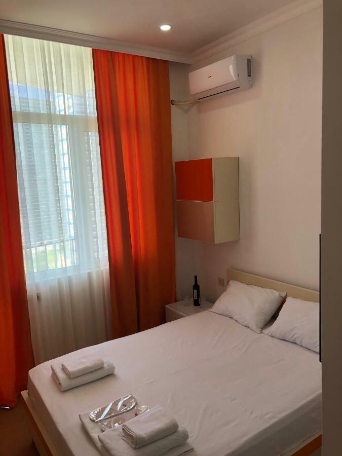 Orange Home Hotel Batumi Exteriör bild