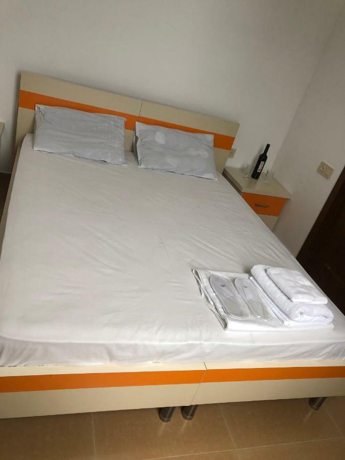 Orange Home Hotel Batumi Exteriör bild